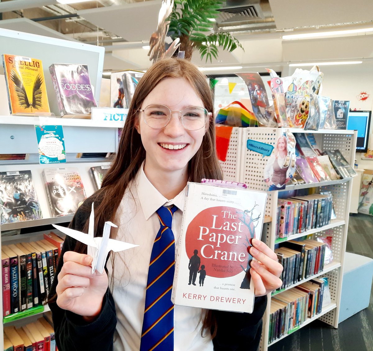 BrechinHighLib's tweet photo. ACHIEVEMENT -
Epic S1 student, Emily, has been repeatedly moved to tears by @KerryDrewery's powerful & poignant novel about Hiroshima, 'The Last Paper Crane', a 'Chef's Choice' she's reading for PrΓͺt-Γ -Lire. π₯²
Highly recommended.
#BrechinHighValues #PretALire #ThisIsBrechin https://t.co/zIYIjdLOtR
