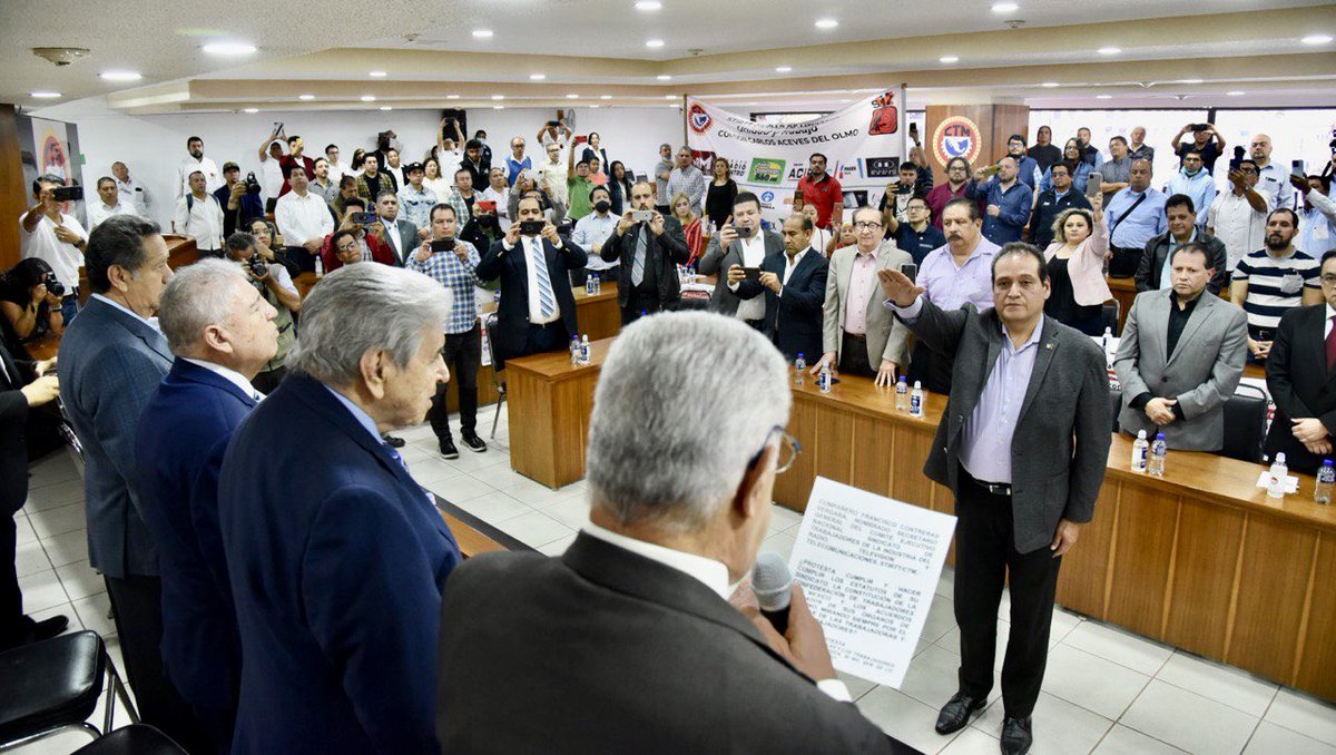 CTM_MX's tweet photo. Con la presencia de nuestro Secretario General, el Senador @CarlosAceves_ e integrantes del Comité Nacional, rindió protesta @FranContrerasV como Secretario General del @STIRTTnacional. 

¡Unidad y Trabajo! https://t.co/idGhwtRiIi