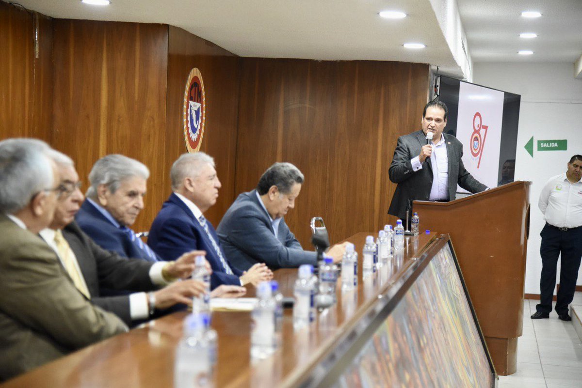 CTM_MX's tweet photo. Con la presencia de nuestro Secretario General, el Senador @CarlosAceves_ e integrantes del Comité Nacional, rindió protesta @FranContrerasV como Secretario General del @STIRTTnacional. 

¡Unidad y Trabajo! https://t.co/idGhwtRiIi