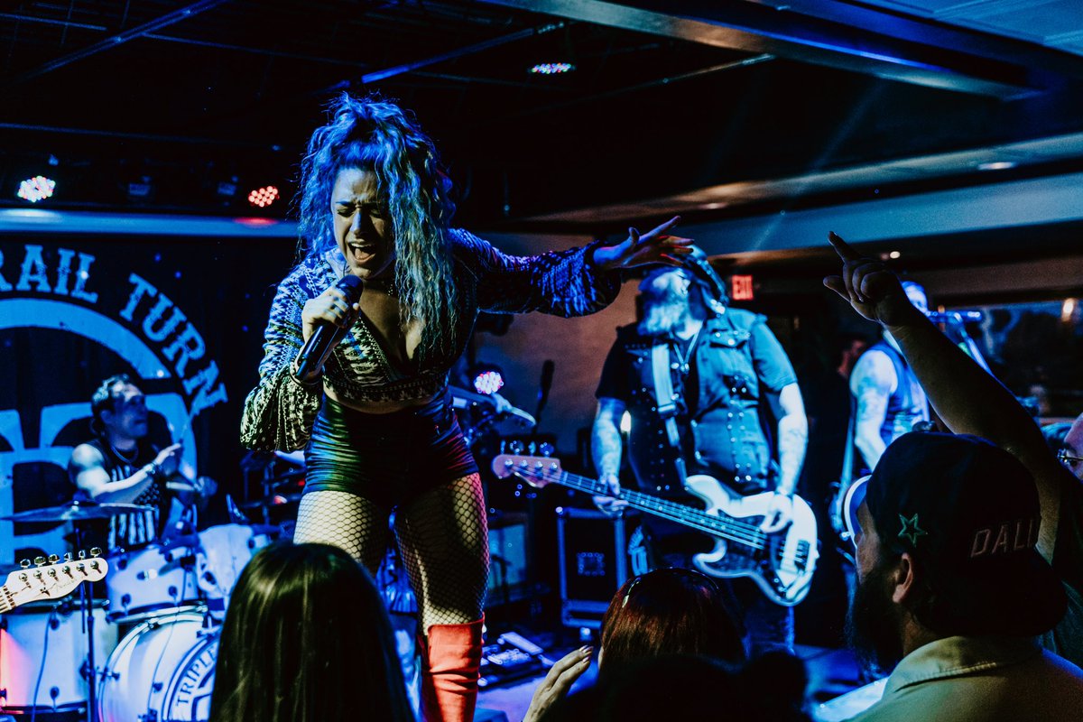 TripleRailTurn's tweet image. Another incredible weekend with you all 🙌 Thank you @LooneysPubMPL and Legends for having us! 😝