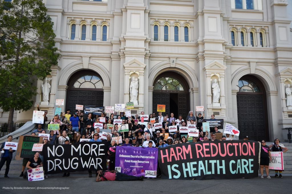 CASEPCoalition's tweet photo. Hundreds of advocates out here today for #ETEDayOfAction advocating for funding for #overdose, #harmreduction, and HIV and HCV #FundHarmReduction  📷 @movementphotog https://t.co/e73c4O5oEf