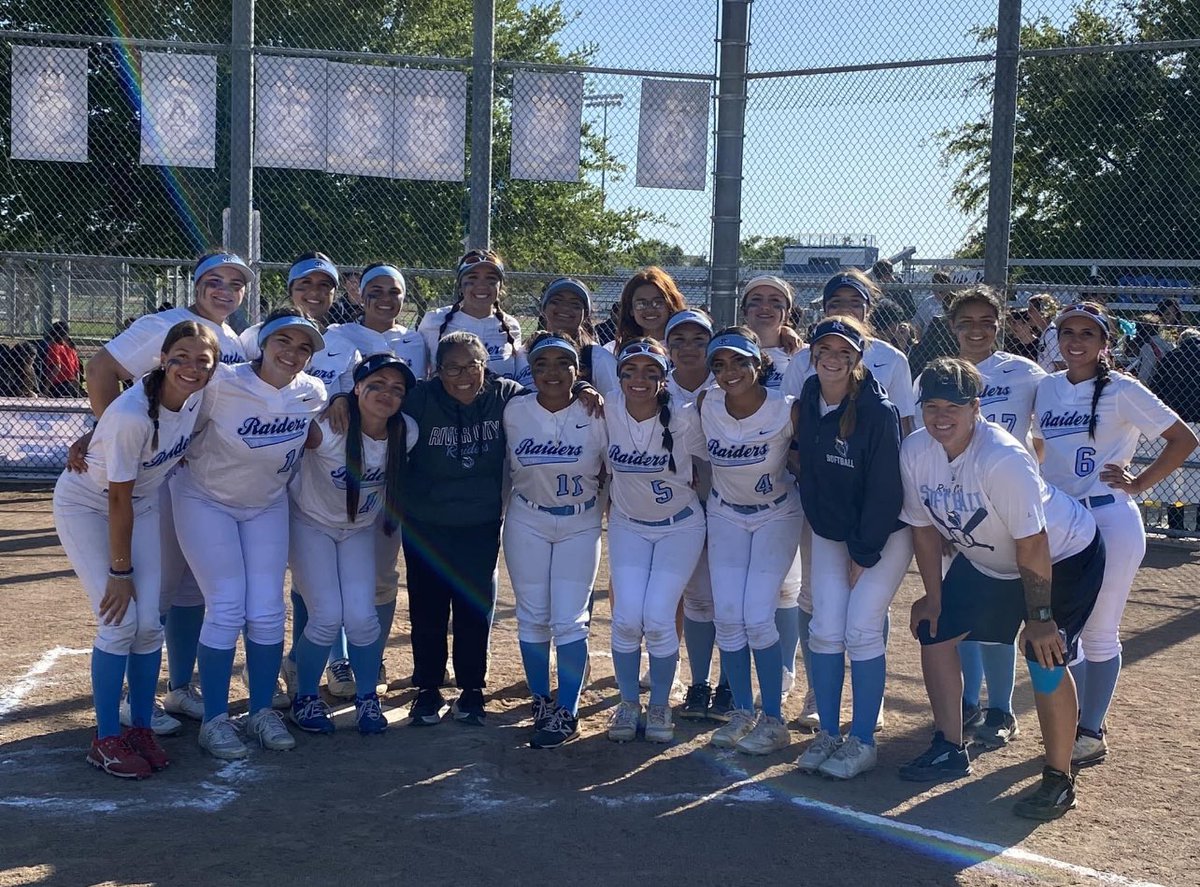 It’s PLAYOFF TIME! Let’s give <a href="/RiverCityHighS1/">River City High School</a> Softball some love💕 They will be facing Oak Ridge High School 5/16/23 <a href="/4pm/">4pm</a>