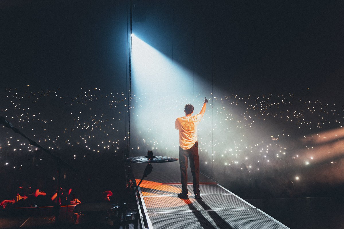Georgioxv3's tweet photo. Demain je vous sors une vidéo de ce concert fou du zénith ! 
Et y'aura une petite surprise a la fin.. 👀 🗓️ https://t.co/J3qUIV0zAa