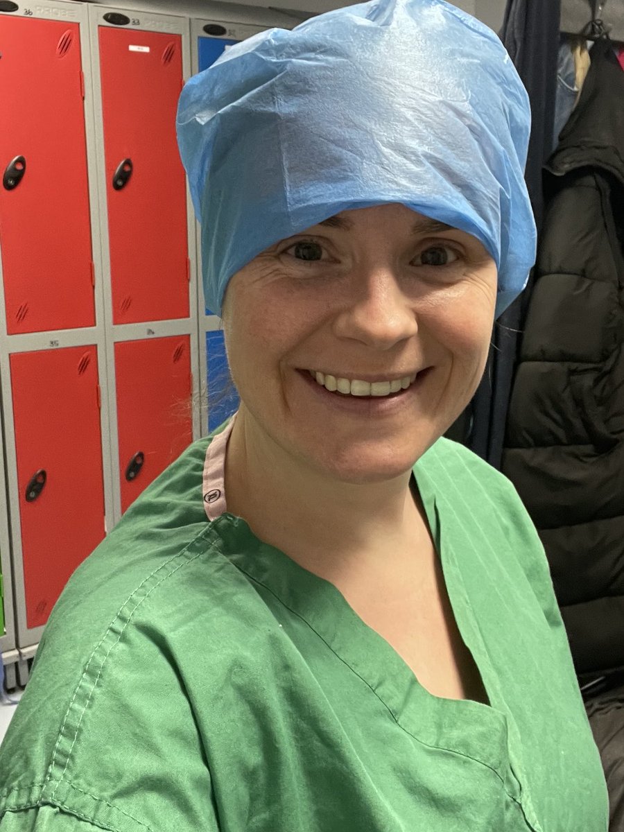 awenmai's tweet image. Y gwên sy’n dweud y cwbl - di cael y swydd!!!!!!😁🙌🏼🎉the smile that says it all - I got the job!!!!!!😁🙌🏼🎉 #theatrenurse #overthemoon #tearsofjoy