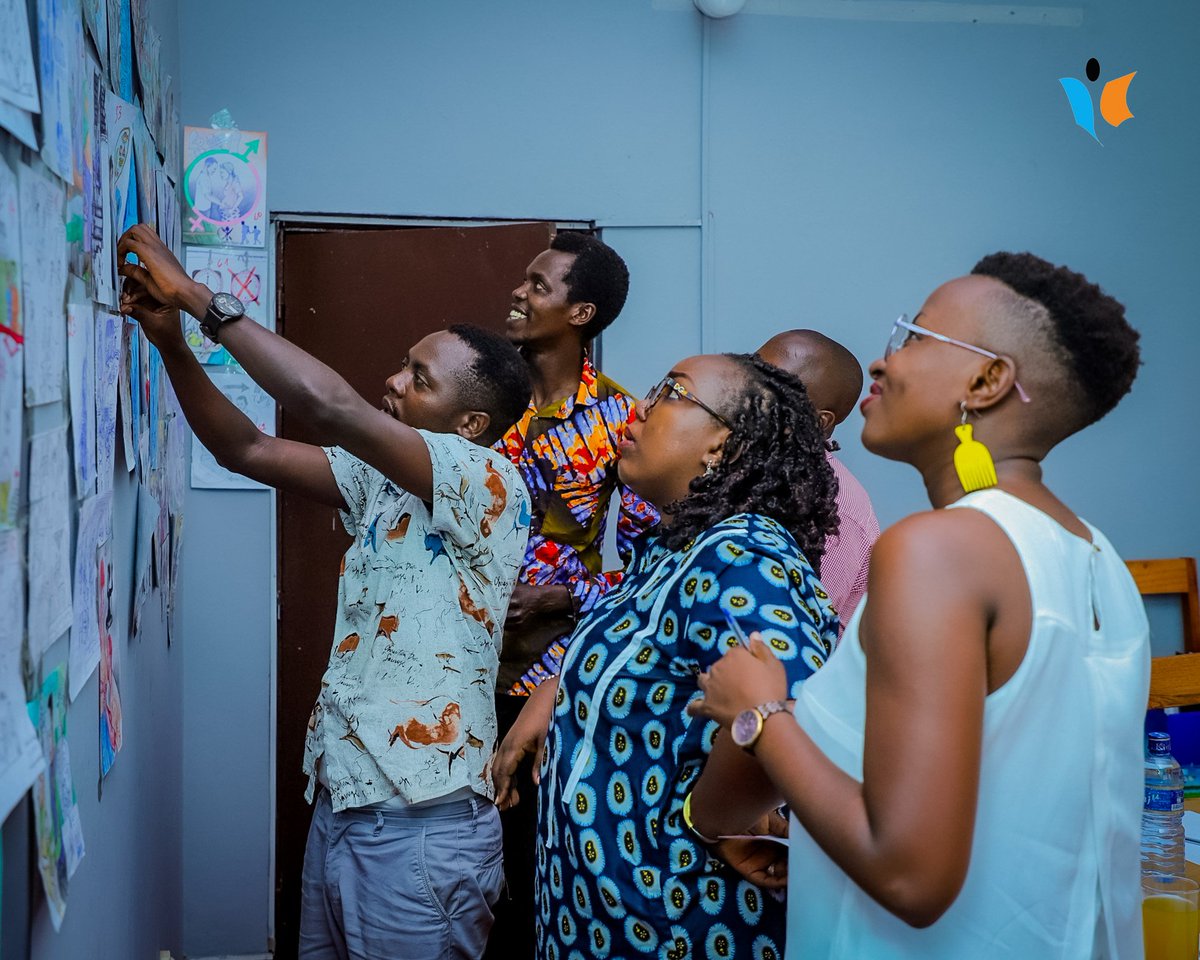 MagazineJimbere's tweet image. 🎨🖌️ 3ème édition du Festival de #dessin et de la bande dessinée: 87 artistes ont pu participer à la compétition

👍🏾 "Toutes les œuvres d'#art étaient impeccablement faites, ce qui montre que l'art visuel est en plein essor au #Burundi", se félicite @FNisabwe, Directeur