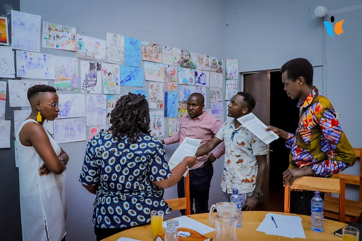 MagazineJimbere's tweet image. 🎨🖌️ 3ème édition du Festival de #dessin et de la bande dessinée: 87 artistes ont pu participer à la compétition

👍🏾 "Toutes les œuvres d'#art étaient impeccablement faites, ce qui montre que l'art visuel est en plein essor au #Burundi", se félicite @FNisabwe, Directeur