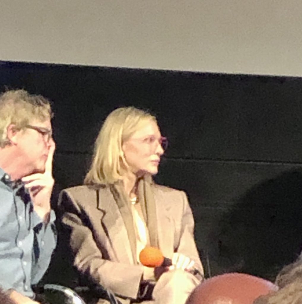 Here it is, after Venice, this is the second time I've seen Cate live. Always exciting!!! Live it is even more beautiful and gives off light. I was moved when she entered I don't know why…#cateblanchett #toddhaynes #masterclass #centrepompidou #paris #imnotthere 😘👏🌹💙🇮🇹