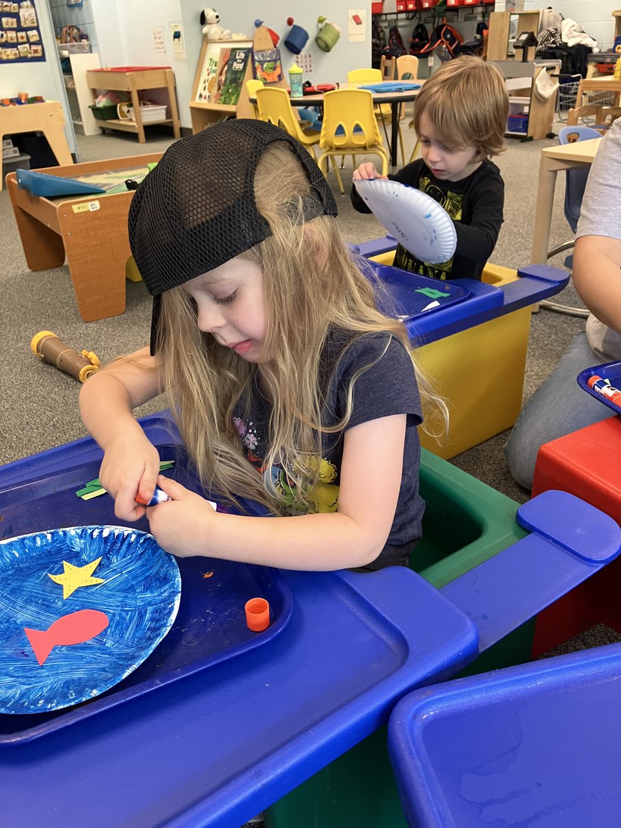 MrsVesaM's tweet photo. Working hard on our Ocean projects. #112teachers #112leads @GreenBaySchool https://t.co/N7xLutO0Ll