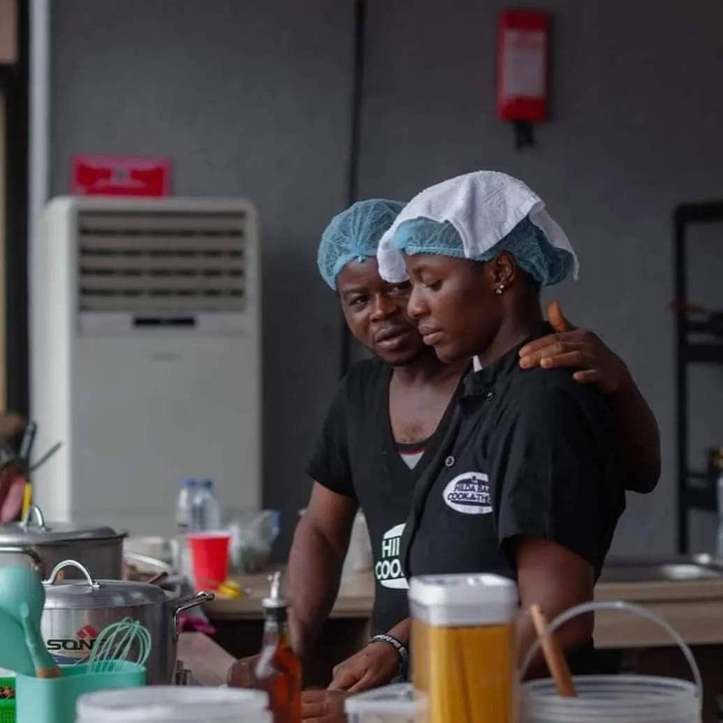 mannexdesigns's tweet photo. Normally good cooking is a stereotype for people from Akwa Ibom , but this one eh, is more than just cooking. This takes a lot of will power. Congrats to Hilda and her assistants! #Hildabacicookathon https://t.co/zZQYljwx7S
