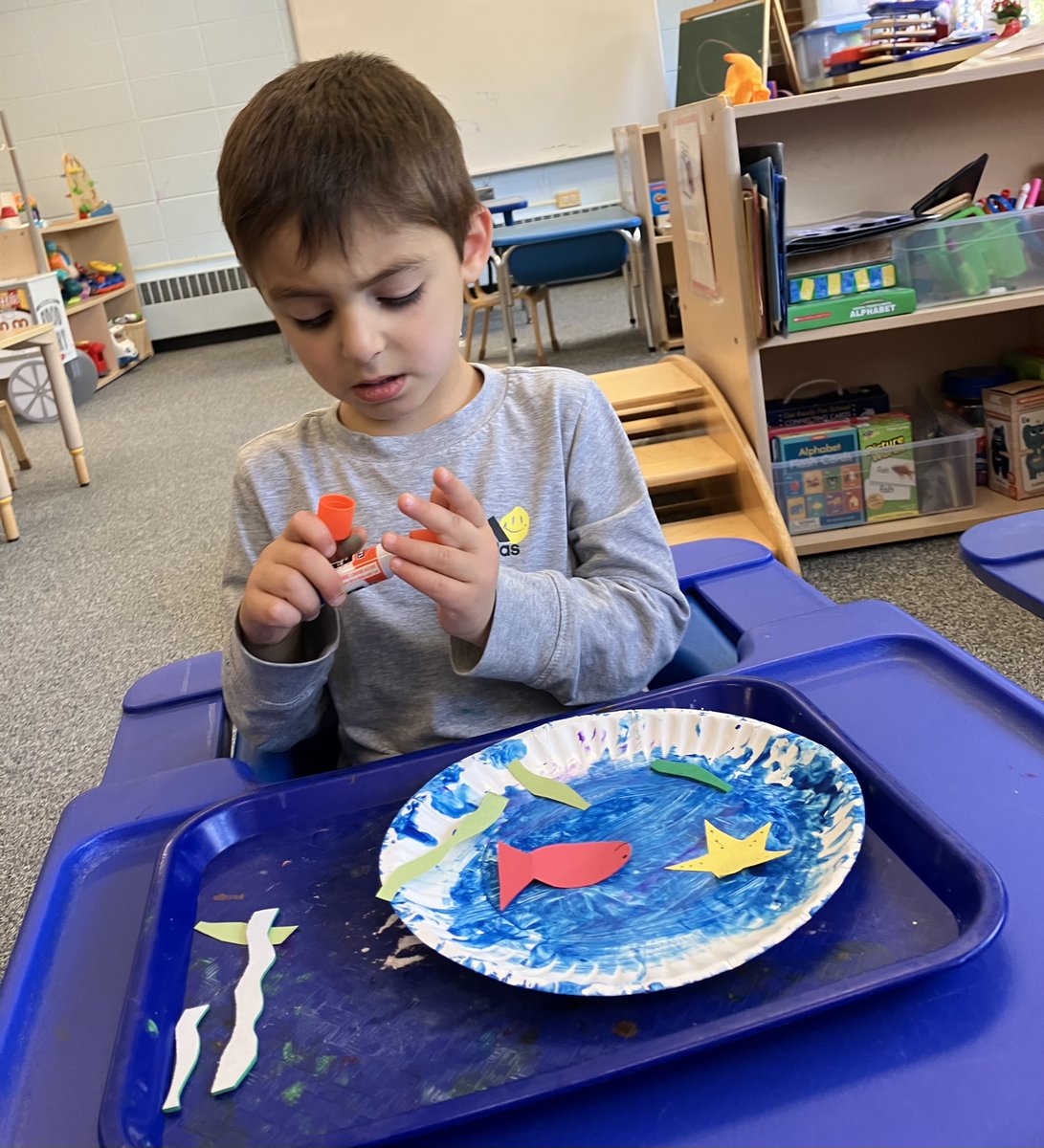 MrsVesaM's tweet photo. Working hard on our Ocean projects. #112teachers #112leads @GreenBaySchool https://t.co/N7xLutO0Ll