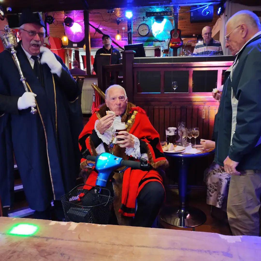 The new Mayor in the Valkyrie after Mayor-Making. Official photos will follow when we sort them out. instagram.com/p/CsRnUD1sru9/