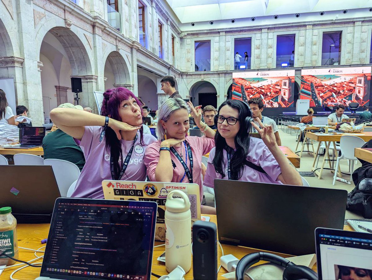 In our first scholar squad team up, <a href="/NenaRapsody/">Nena 🌹</a> and <a href="/iamsamcodes/">Sam aka ScaryBarbie 👽</a> worked together to help create Green Wallet - a wallet that automatically offsets your carbon footprint!

They won the bounty from <a href="/0xPolygon/">Polygon</a> AND @optimismFND 🤑

Demo: ethglobal.com/showcase/green…