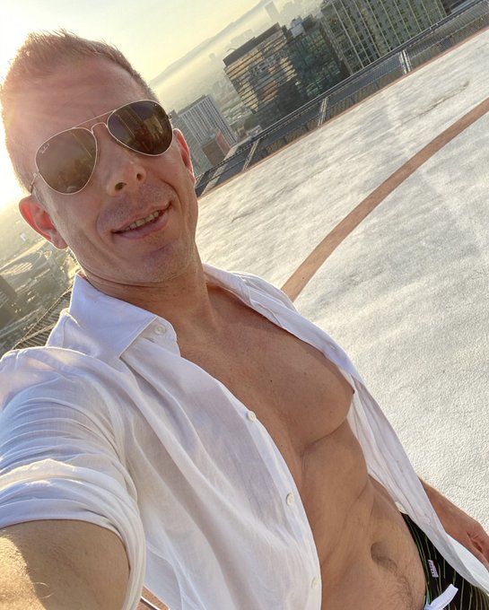 Suns out&hellip;. Ask what else is out 😉   https://t.co/HMhxCx2I2o   #entertainment #sunshine #monday #mondaymotivation<a href="/tag/abs"class="tags"><span>#abs</span></a><a href="/tag/fit"class="tags"><span>#fit</span></a><a href="/tag/sunshine"class="tags"><span>#sunshine</span></a><a href="/tag/monday"class="tags"><span>#monday</span></a><a href="/tag/entertainment"class="tags"><span>#entertainment</span></a><a href="/tag/mondaymotivation"class="tags"><span>#mondaymotivation</span></a>