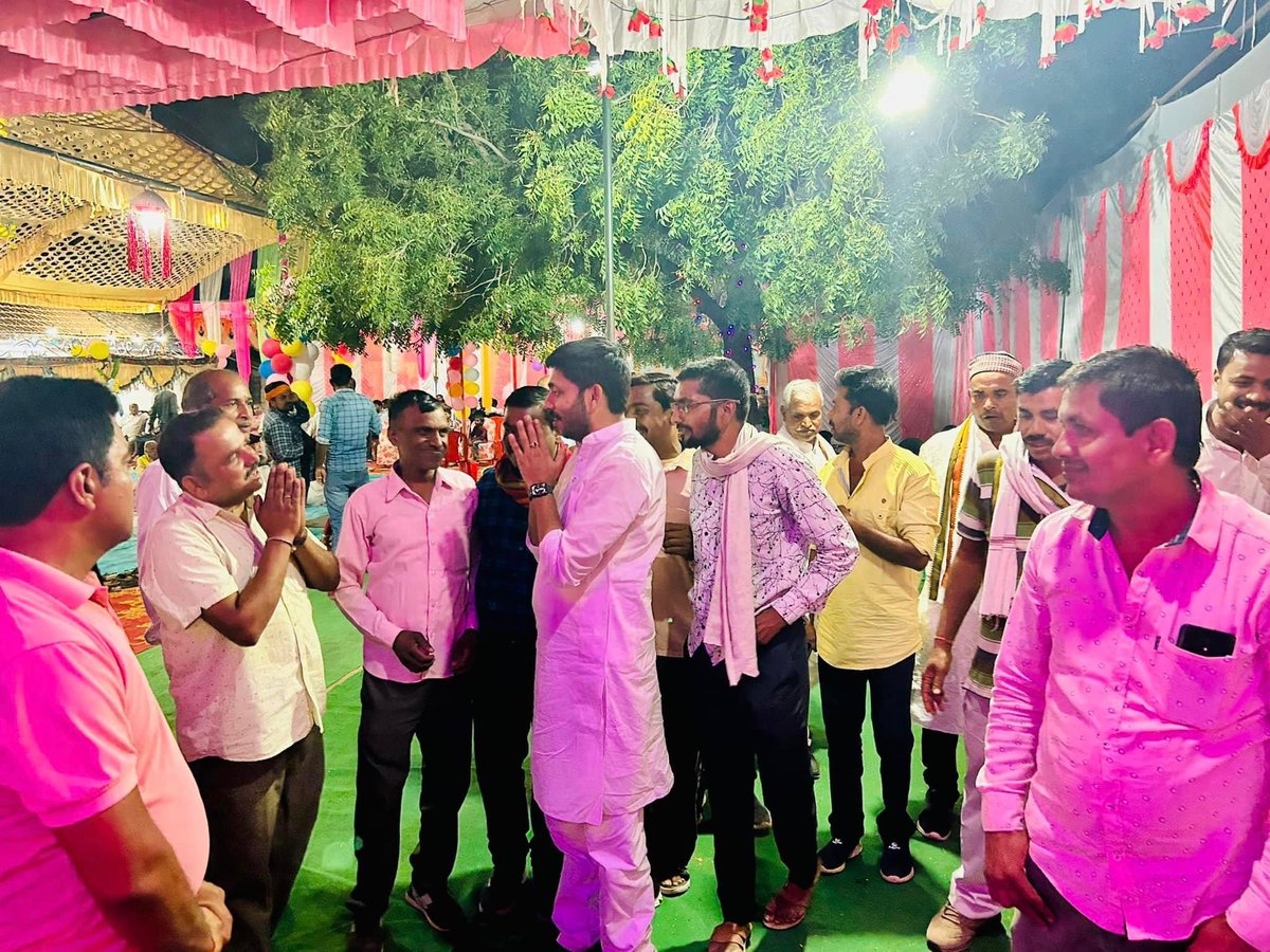 vivekgautam_bjp's tweet photo. 📌 देवतालाब विधानसभा क्षेत्र,ग्राम बेल्हा

वरिष्ठ समाजसेवी श्री अशोक कुमार साहू जी यहां शुभ तिलकोत्सव कार्यक्रम में सम्मिलित होकर शुभकामनाएं प्रेषित किया।

#Vivekgautambjp #devtalav72 https://t.co/QBoEZ9X4rj