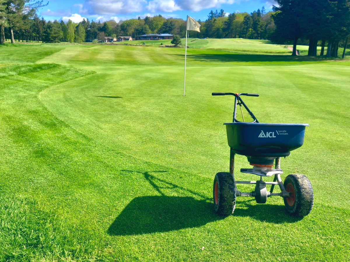 stufergusonmg's tweet photo. Meanwhileβ¦β¦Back on The Moor. #Turfchat #GolfChat #MoorChat https://t.co/otUgxKhVMX