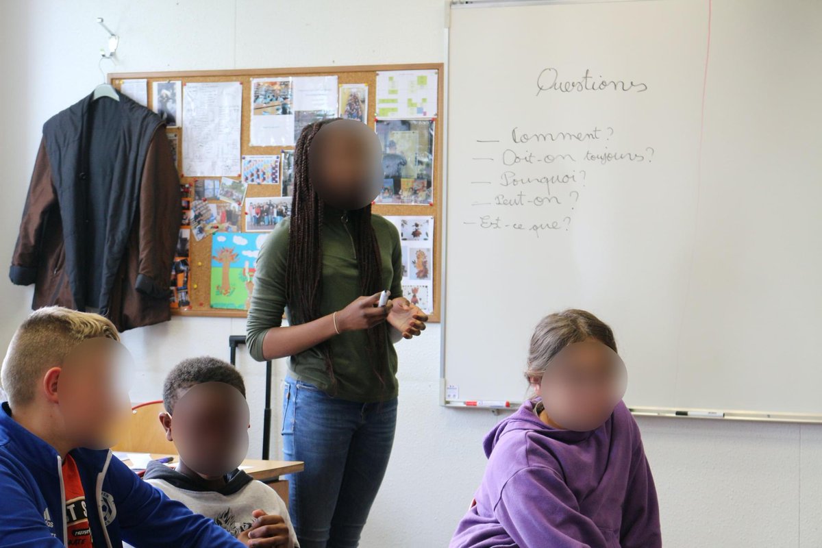 Graines2philo67's tweet photo. Nous arrêtons d’animer … (spoil: non) : les élèves du collège de Bischwiller ont voulu animer l’atelier sur l’identité en totale autonomie : Reformulation, prise de note , Questions philo .. « A-t-on besoin de la famille pour être ce que l’ont est? » 🌱NOUS SOMMES FIÈRES 🌱 https://t.co/VDt4uOtJsl