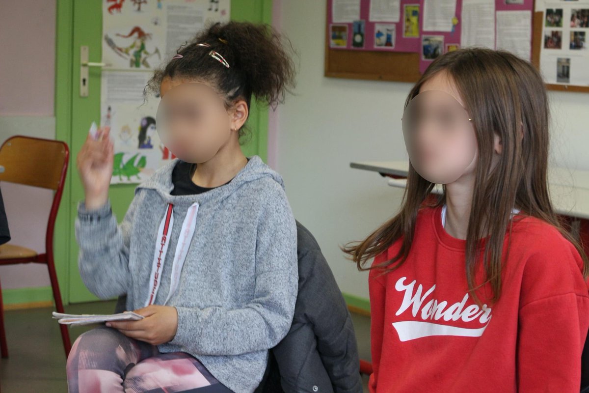Graines2philo67's tweet photo. Nous arrêtons d’animer … (spoil: non) : les élèves du collège de Bischwiller ont voulu animer l’atelier sur l’identité en totale autonomie : Reformulation, prise de note , Questions philo .. « A-t-on besoin de la famille pour être ce que l’ont est? » 🌱NOUS SOMMES FIÈRES 🌱 https://t.co/VDt4uOtJsl