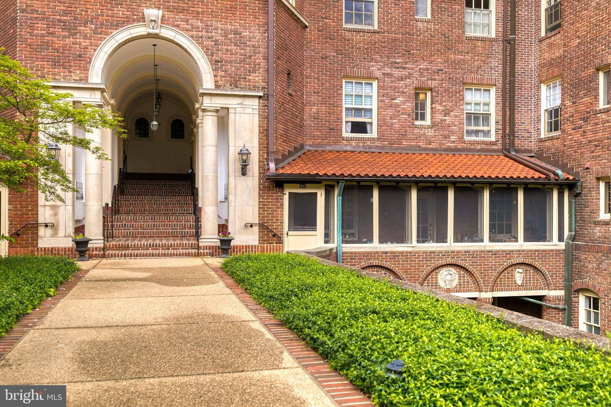 ARealEstateTips's tweet photo. 221 STONY RUN LN #H1, Baltimore, MD 21210  Take a look at this awesome space: https://t.co/Jcu4J4ERYe https://t.co/X1VWPlDS1B