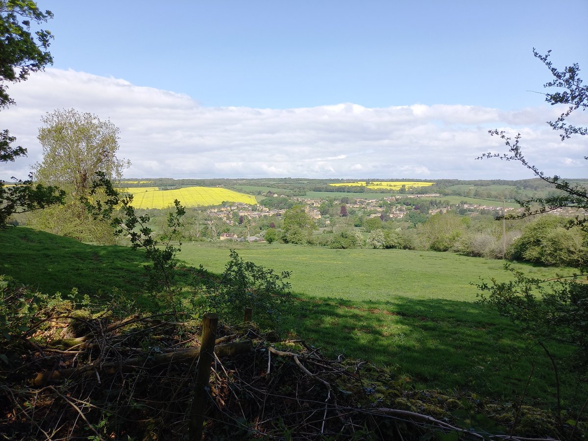 Hugo_Furst1863's tweet photo. The #Cotswolds village of #Blockley viewed from Holly Ridge. https://t.co/eJjhYTRkq2