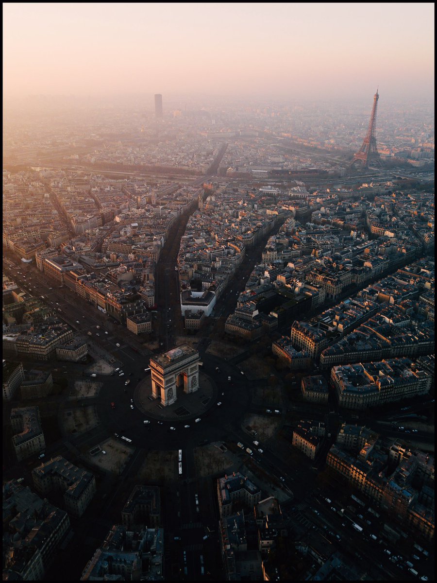 shotonxav's tweet photo. Portrait vs. Landscape https://t.co/5HBkOIqLGG