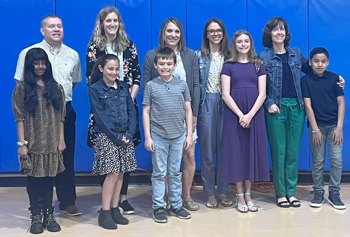 Five #QCSD 4th-graders, one from each elementary school, recently read their essays at the Upper Bucks Sertoma Club’s Heritage Program.
qcsd.org/news/q_c_s_d_n… @BillHarner @QTownElementary @NeidigElem @PfaffPTO @RichlandQCSD @trumelem @DrOleksaCarter