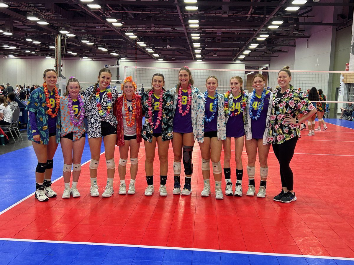 DVC_Defiance's tweet image. 17 Elite finished up their AMAZING season strong at OVRs with a third place finish in GOLD 🏆💜🏐