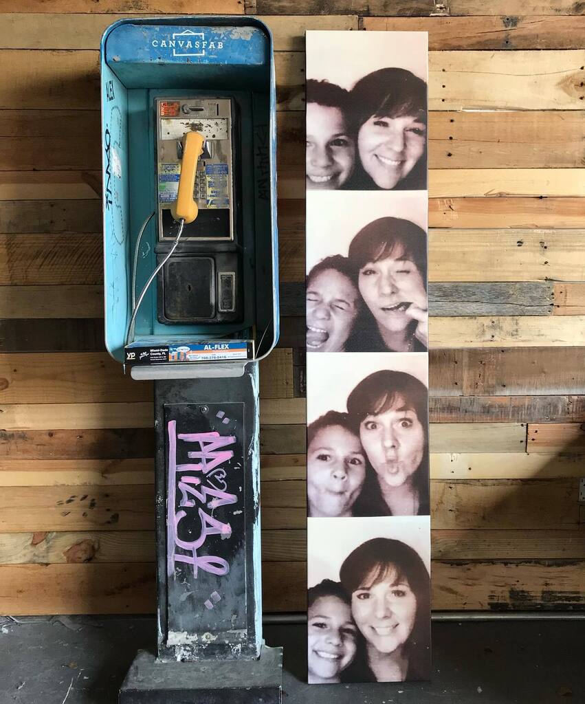 CanvasFab's tweet photo. This Mother's Day, let's celebrate the magic of moments frozen in time with your photos on canvas. 📸🖼 From the soft, serene smiles to the warm, loving embraces, each photo tells a unique story, a precious memory. Remember, it's not about the 'perfect… https://t.co/1X5I201Ztb https://t.co/su3u2rdE0p