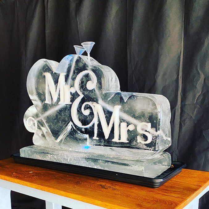 Mr & Mrs Heart ice sculpture drinks luge for West Country wedding. Great wedding gift!!!
ice-agency.com  #harbourhotels #cornwallwedding #dorsetwedding #somersetwedding @Harbour_Hotels @LanhydrockHotel #trerice #atlantichotel #carbisbaywedding #stiveswedding #rockbeare