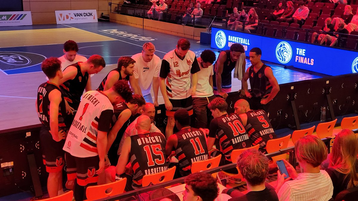 Een gouden seizoen met een zilveren medaille als beloning! Back 2 back finales; trots op mijn team en dankbaar dat ik, na weken blessureleed op het veld het seizoen mocht afsluiten. En trots op Thijs, die ook in de finale stond. Seizoen 22-23 ik heb ervan genoten! BAM! #loveit