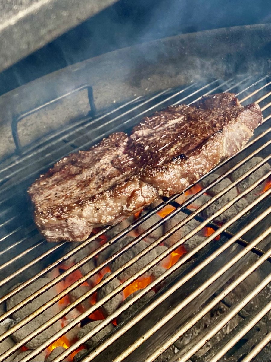unreconstruct's tweet photo. When #meatongrill I’m happy. Also I enjoy basic human rights. It’s a sirloin. It makes me happy. #sirloin https://t.co/9Ni4bv1Xvu