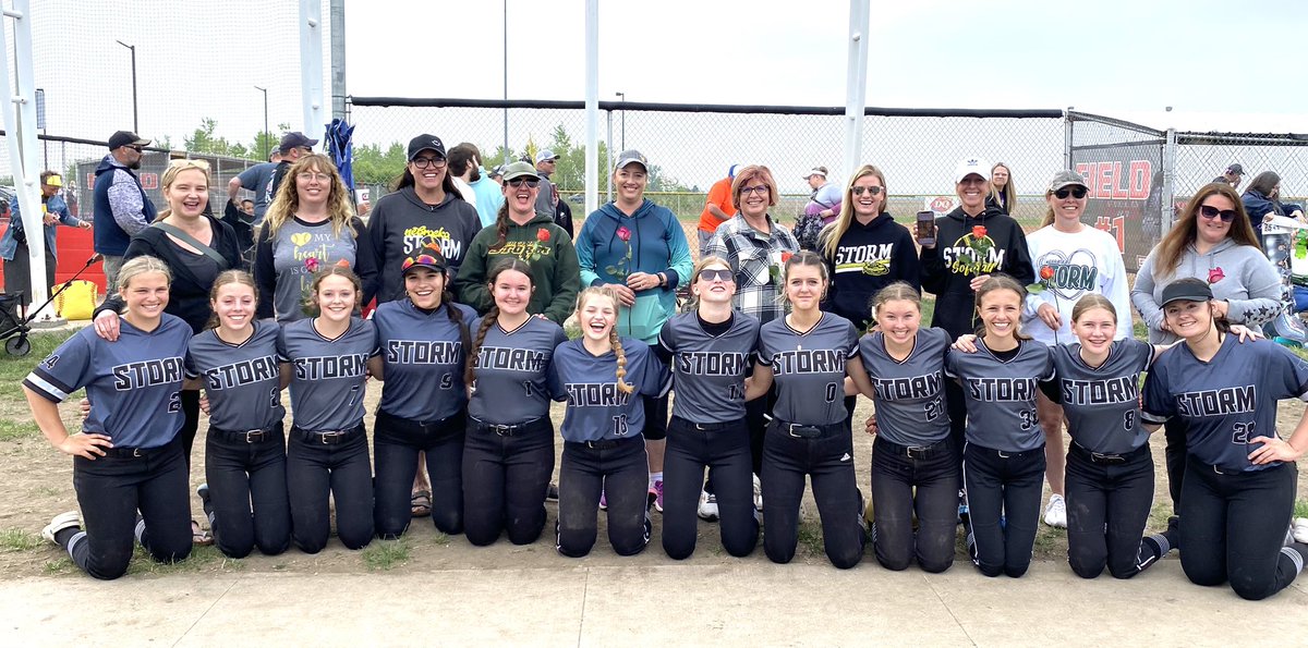 NEStorm_Buster's tweet photo. 15U Storm Buster at Mother’s Day Grand Slam Tournament with their biggest cheerleaders! Grateful for a great group of moms! https://t.co/E3BXgDKVUZ