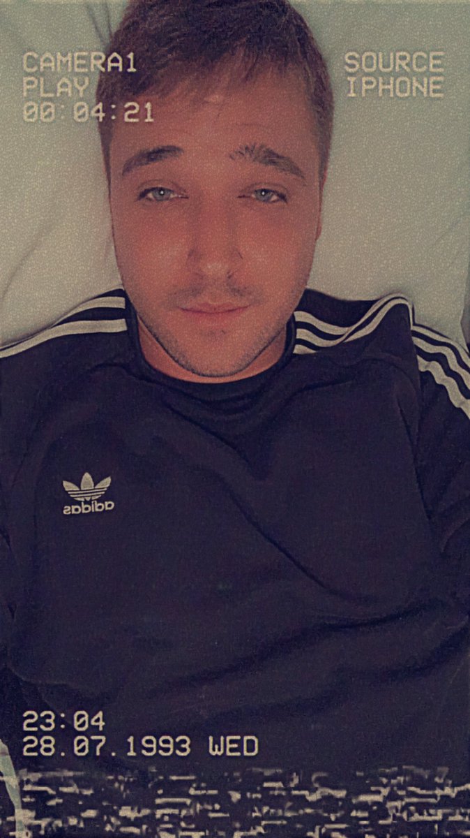 Glennyvdb's tweet photo. #bed #Belgium #GoodNightEveryone #selfie https://t.co/LSZke9W76O