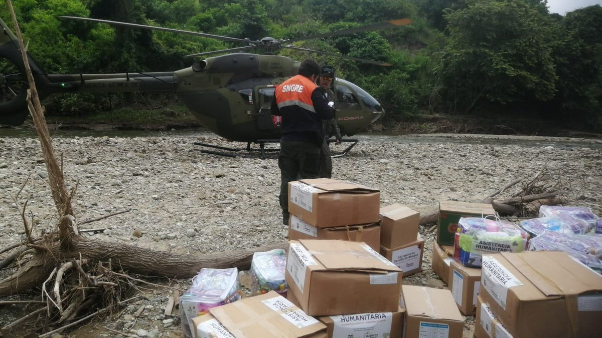 Riesgos_Ec's tweet photo. 📍#Manabí 

Entregamos asistencia humanitaria a 54 familias de la comunidad Mata Palo, en #PuertoLópez, afectadas por inundaciones.

Coordinamos la trasportación de la ayuda con el Fuerte Militar de Manabí y con @PrefecturManabi, la asistencia médica a los afectados. https://t.co/wX3IOac5Br
