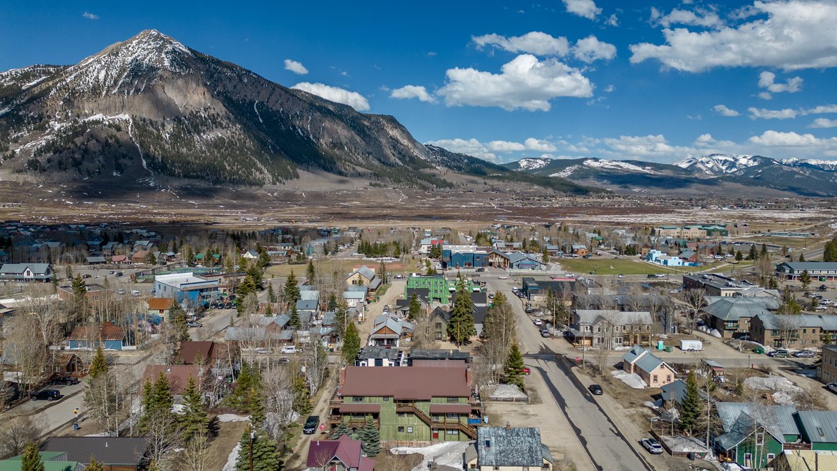 Here’s your opportunity to live it up in Downtown #CrestedButte, where you can enjoy dining, shopping, arts, live music, nightlife & more! With #summer just around the corner, what are you waiting for? #GetHere @YouTube virtualtour👇
youtube.com/watch?v=D2TwVG…
#letsmakemovestogether