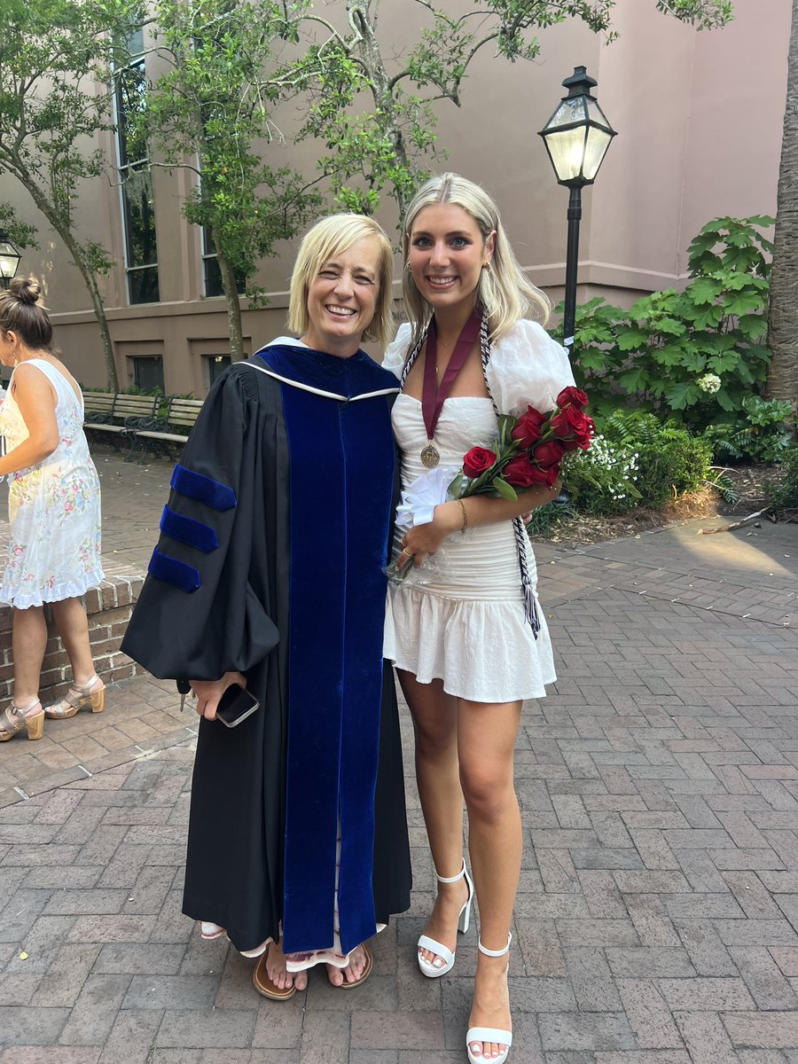GabPrincipe's tweet photo. Best day as a professor at @CofC! Celebrating these rockstars I had the opportunity to mentor in my lab! https://t.co/YIsU0SJq34