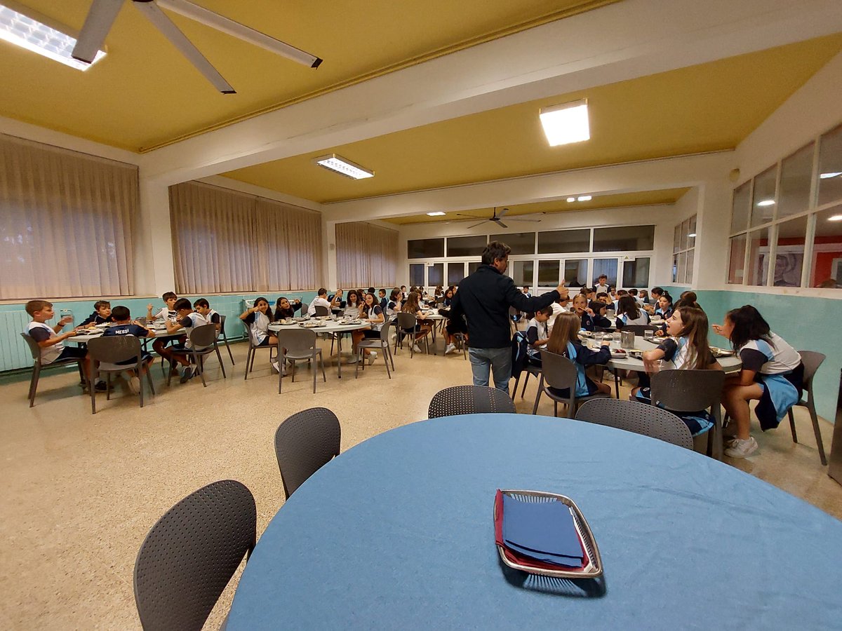 CalasancioAlic's tweet photo. Nuestros alumnos de 5º de primaria han disfrutado hoy de su primer día de viaje a Valencia: Oceanogràfic, Parque Gulliver y Godelleta. #estiempodesalir https://t.co/IwtS1EqPXg