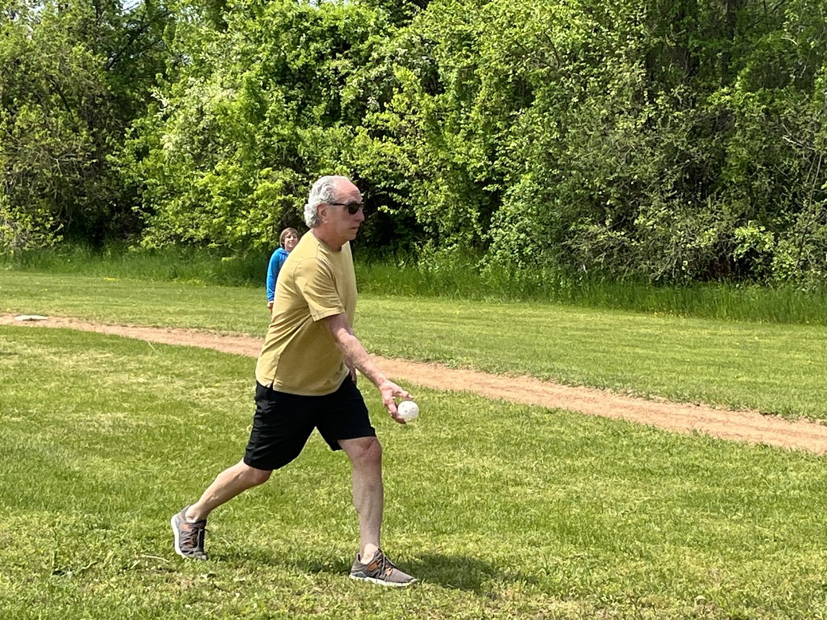 Thank you Mr. Marandola for teaching us how to play wiffle ball! <a href="/SNISWalk/">SNIS Walking Project</a> #FreshAir #sunshine 😎