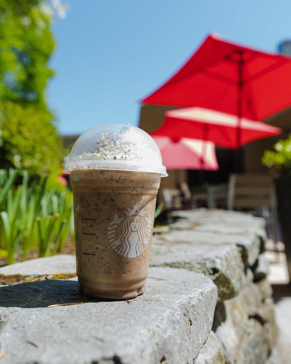 Stop by our @StarbucksCanada and try the new Chocolate Java Mint Frappuccino to cool off during this early heat wave! It's the perfect blend of chocolatey goodness and refreshing mint. ⭐️ BONUS: Sip on your drink on our patio and enjoy the sunshine. #RichmondMoments