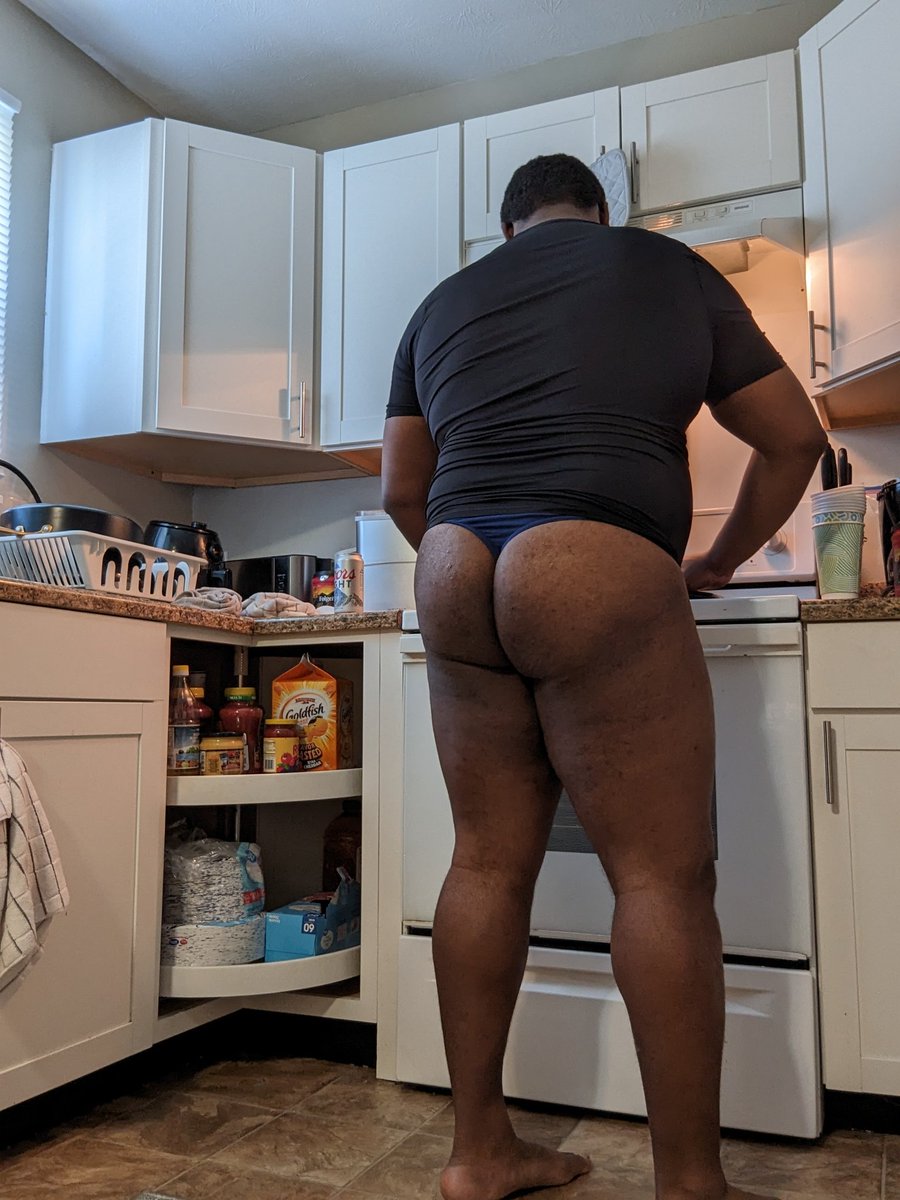 Mruncut6's tweet photo. Post-work kitchen tings. Honestly love how #thicc my ass is.
#teamuncut
#thiccass
#thiccbottom
#bibottom
#chubby
#ManAssMonday https://t.co/nVQlgrxVvI