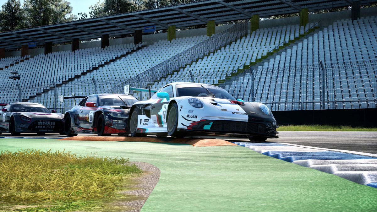 #ESLR1 - Happy ending for #Porsche driver <a href="/Mack_Bak/">Mack Bakkum</a>: The Dutchman retained his 24th place in the standings after the final regular @ESL_R1 round in Hockenheim. This means "Big Mack" has made it into the Spring Major in #Munich!

@Rennsport_gg #Simracing #Esports #Motorsports