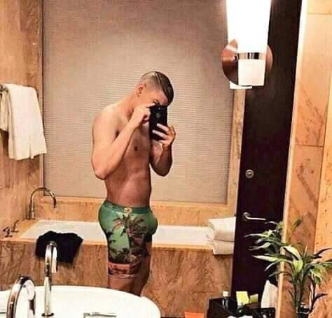 packdefam0s0Os's tweet photo. Bad bunny tiene un conejo grande🔥😳 https://t.co/wXETEZ9DkK