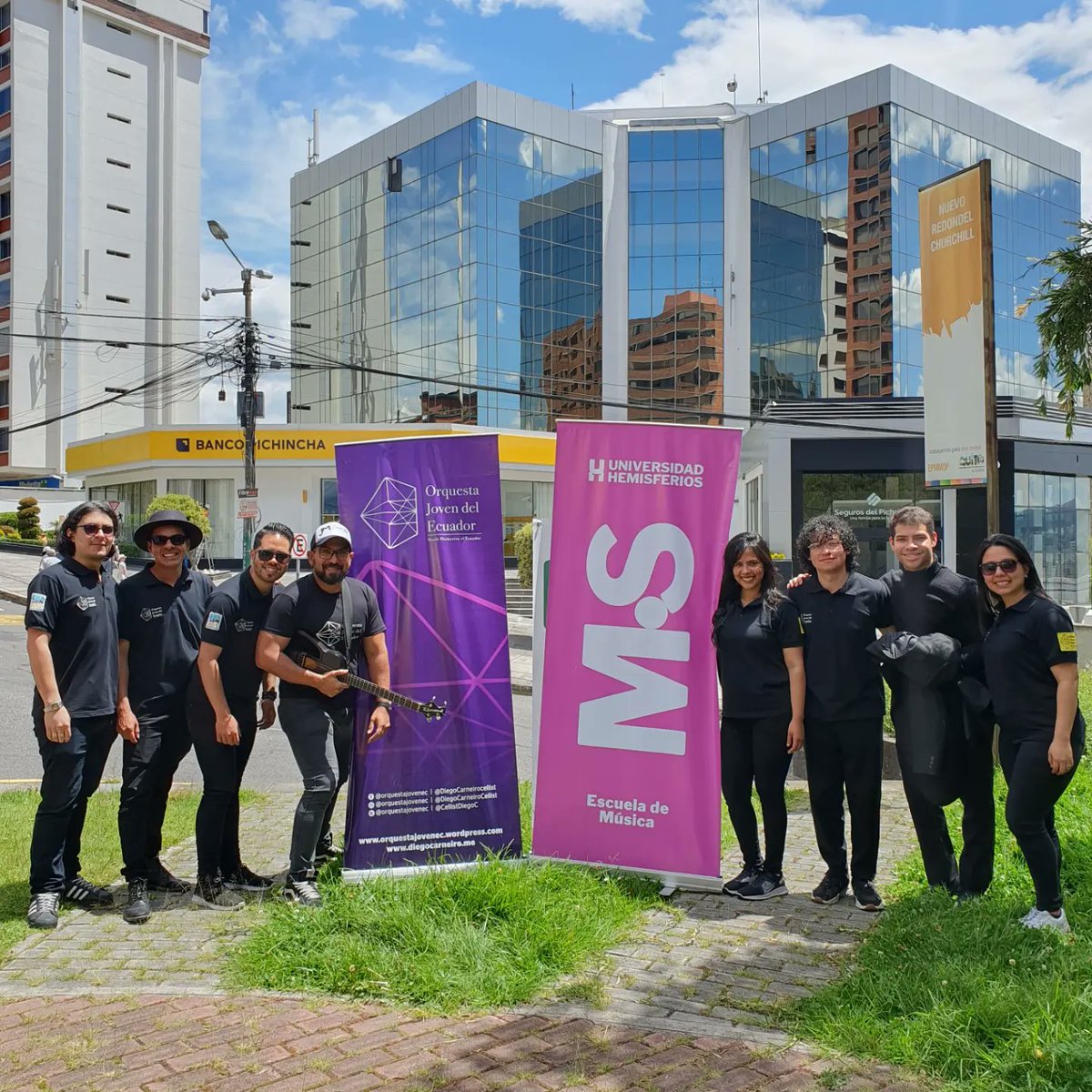 orquestajovenec's tweet photo. Participando en los proyectos de vinculación con las comunidades de #Puembo y la #GonzálezSuárez junto a los alumnos de música de la @uhemisferios 👐🏼⚡️

#concert #musicians #ecuador #uhe https://t.co/g1TQTRhdjB