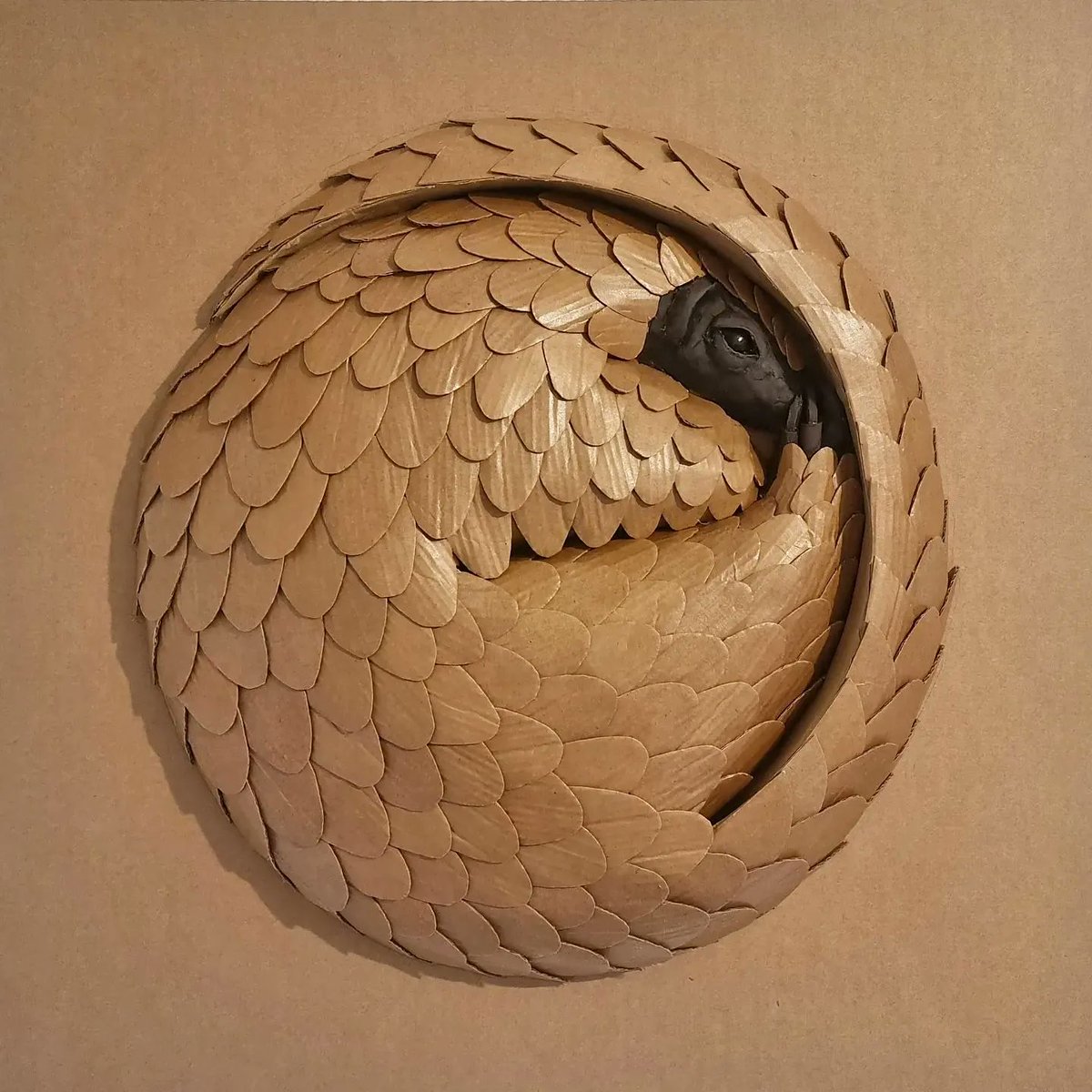 How fun is this sustainable piece of art - a cardboard pangolin by London artist Josh Gluckstein! We love the the textures.

#beautifulbizarre #JoshGluckstein  #cardboardart #pangolin #sustainableart #pangolinart #cardboardsculpture #recycledart #cardboardart #londonart