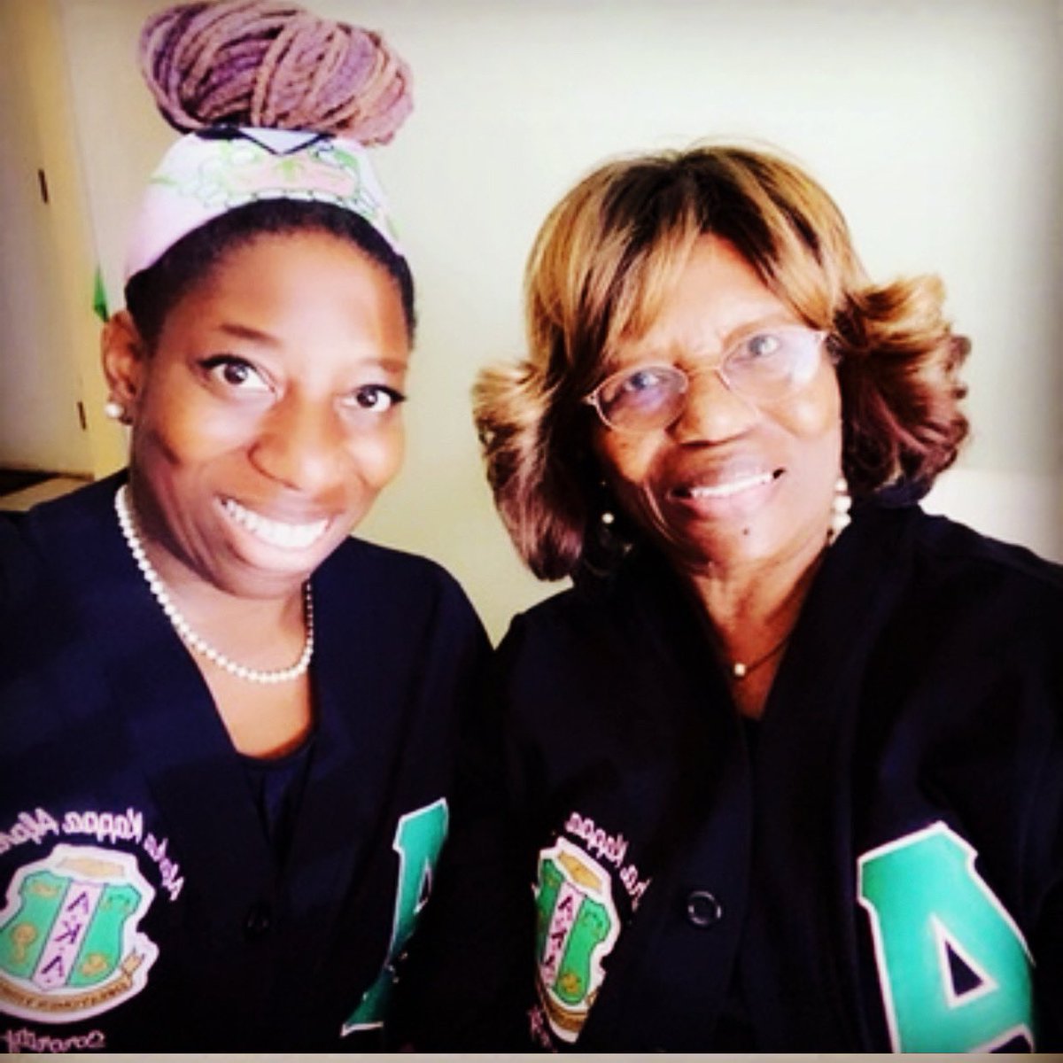SameciaB's tweet photo. I am everything I am because she loved me! #happymothersday #brownsuga #mothermary #marymaryquitecontrary #shedontplayaboutme #muriel https://t.co/t58Qi4v8ql
