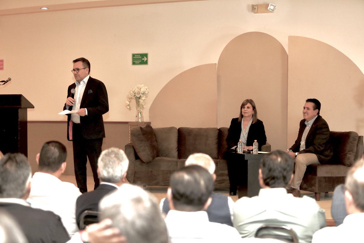 ElCharrocker's tweet photo. #Documentando 📸 la plática “Un México Posible”, por @ildefonsogv, líder del equipo mexicano para la negociación del T-MEC, que organiza la Fundación Colosio Filial #Coahuila.
¡Interesantes reflexiones!
#Acuña https://t.co/YHVy6Vc25p