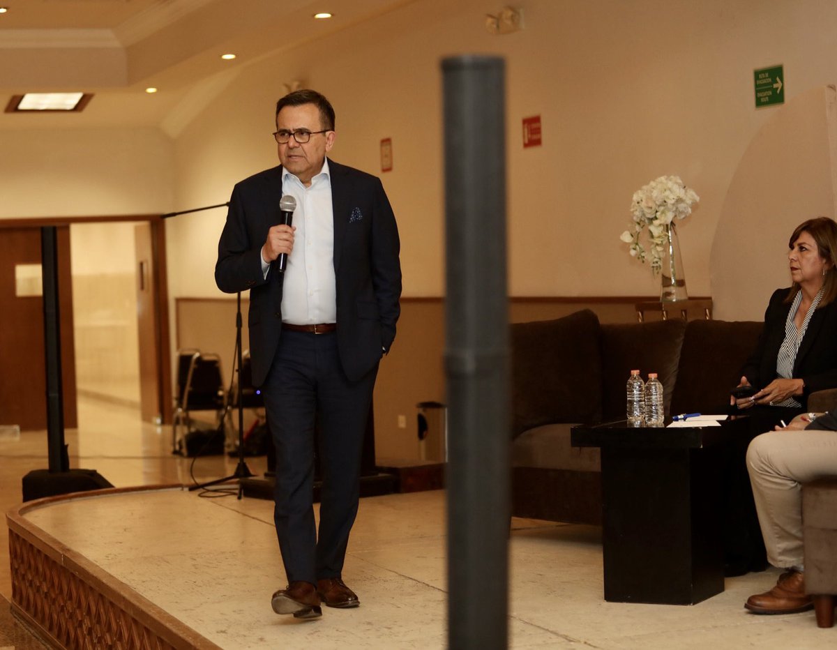 ElCharrocker's tweet photo. #Documentando 📸 la plática “Un México Posible”, por @ildefonsogv, líder del equipo mexicano para la negociación del T-MEC, que organiza la Fundación Colosio Filial #Coahuila.
¡Interesantes reflexiones!
#Acuña https://t.co/YHVy6Vc25p