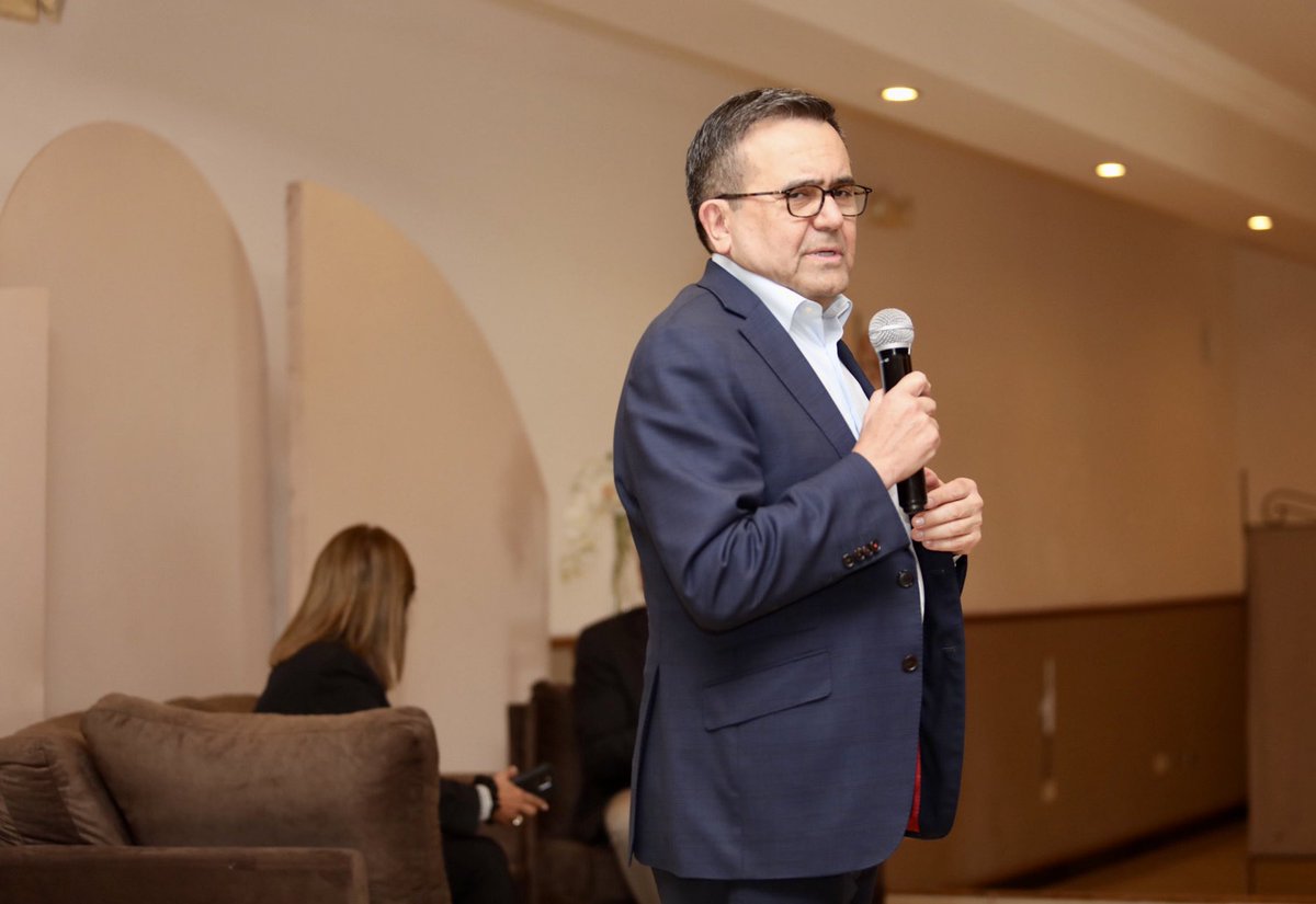 ElCharrocker's tweet photo. #Documentando 📸 la plática “Un México Posible”, por @ildefonsogv, líder del equipo mexicano para la negociación del T-MEC, que organiza la Fundación Colosio Filial #Coahuila.
¡Interesantes reflexiones!
#Acuña https://t.co/YHVy6Vc25p