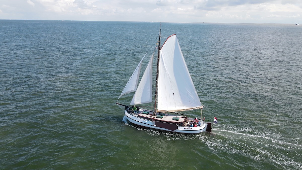 Sail with us in the Dutch Canals and Frisian Islands this summer! June 17 to 23, 2023. No sailing experience necessary. Only 1 cabin left! It could be yours...
distantshores.ca/sailaway-weeks…
#sailing #sailingholland #sailingnetherlands #sailwithus #learntosail