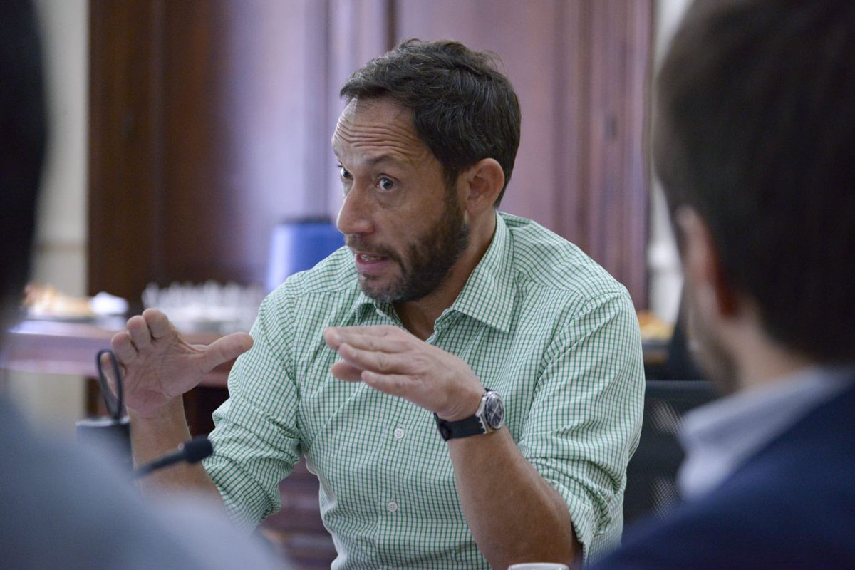 maxiferraro's tweet photo. Hoy participé de la mesa de trabajo "Gobernanza para el Financiamiento Verde", organizada por @HernanLReyes  en @LegisCABA. 

Conversamos sobre el potencial de contar con una #LeydeFinanciamientoVerde en la Ciudad, que permita captar financiamiento de organismos multilaterales de crédito e inversiones para proyectos sostenibles. 

Hoy hay miles de millones de dólares que el mundo está invirtiendo en proyectos vinculados con la transición ecológica. Necesitamos construir la arquitectura jurídico-financiera para que esta transición se convierta en oportunidades para desarrollarnos, crear empleo, generar divisas y vivir mejor.

¡Estamos a tiempo de crear las condiciones y las herramientas para transitar este camino!