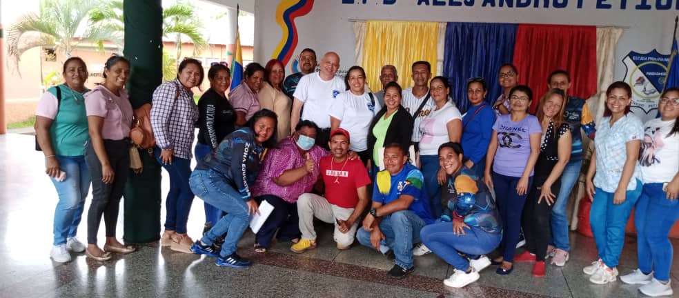 Cdcepsj2023's tweet photo. Realizado el I Congreso Pedagógico del MBF en la E.P.B Alejandro Petión del @Cdcepsj2023 la familia y su rol fundamental en la sociedad actual el docente en su integración @NicolasMaduro @_LaAvanzadora @GobLizeta @laya_florvidia @Zonaeducadelor1 https://t.co/Qf0n4u9bWy